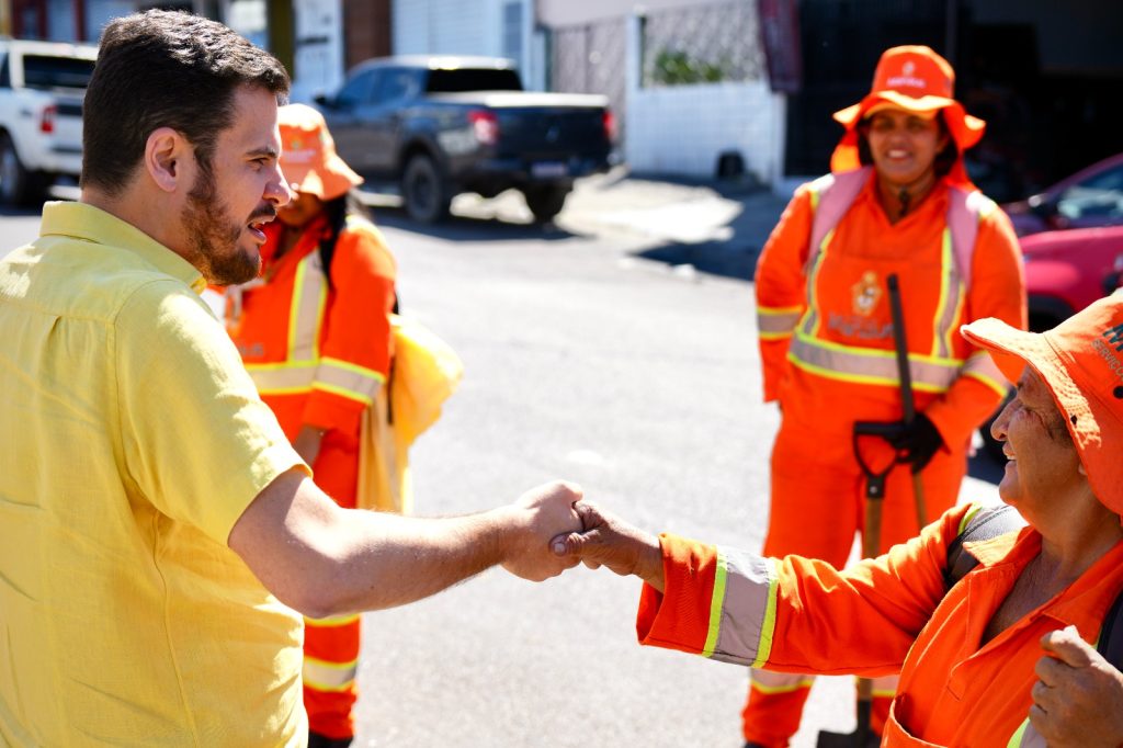 Prefeito Renato Junior abre 26 frentes simultâneas de limpeza em Manaus